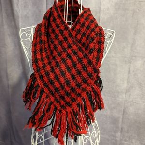 Handwoven Buffalo Plaid Cowl with a Pocket